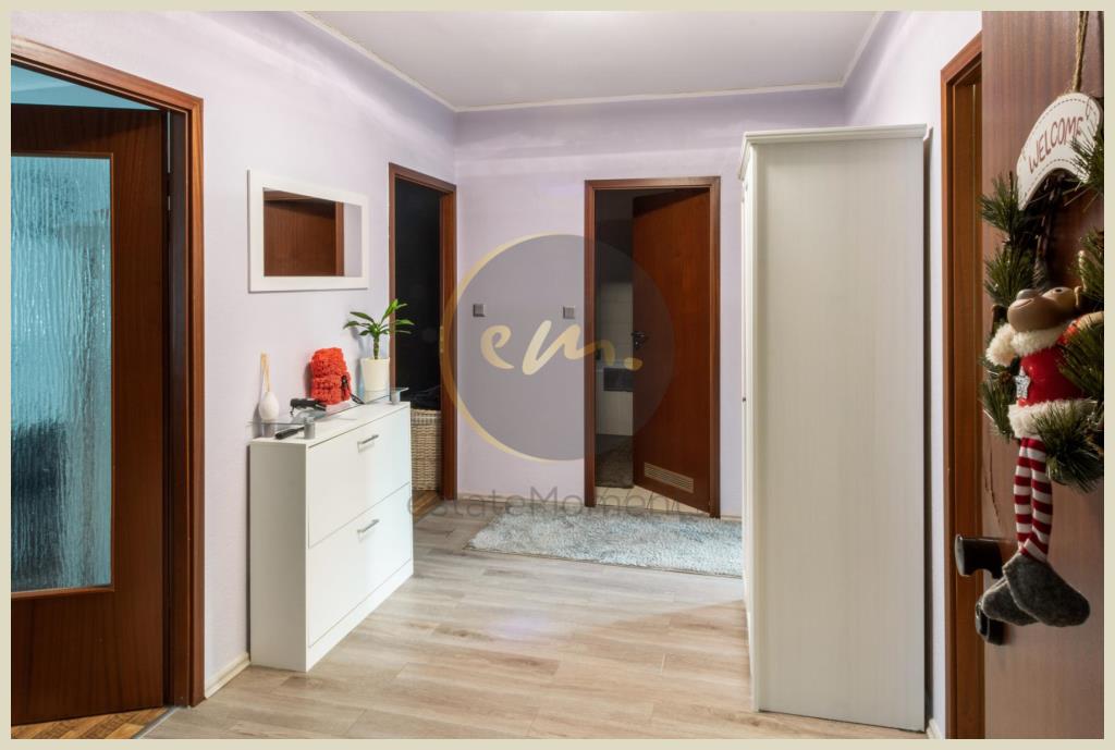 Flur (Wohnung 2. OG)
