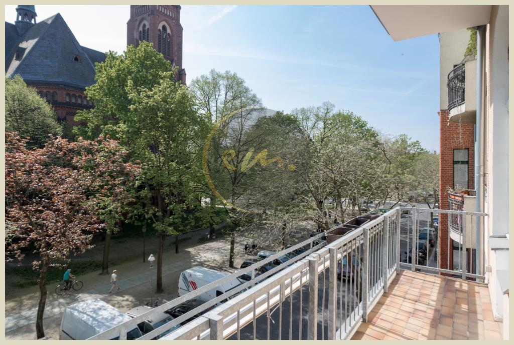 Berlin - Wer Altbau mag, wird diese Wohnung lieben: Platzlage und Altbaucharme pur...