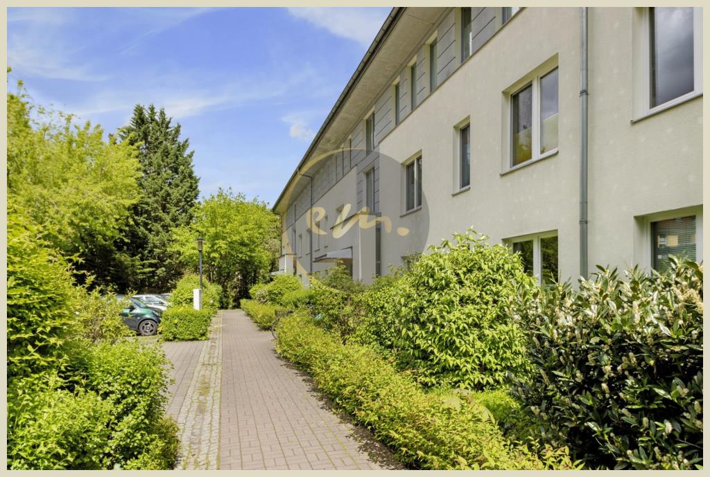 Berlin - Grün, ruhig und zentral wohnen: Helle 3-Zimmer-Wohnung mit Loggia und Wasserblick (Lichterfelde)